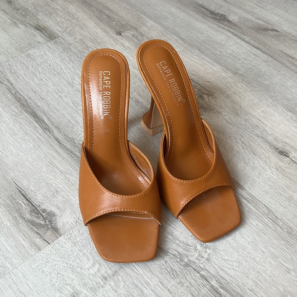 Brown heels by Cape Robbin - Picture 2 of 5